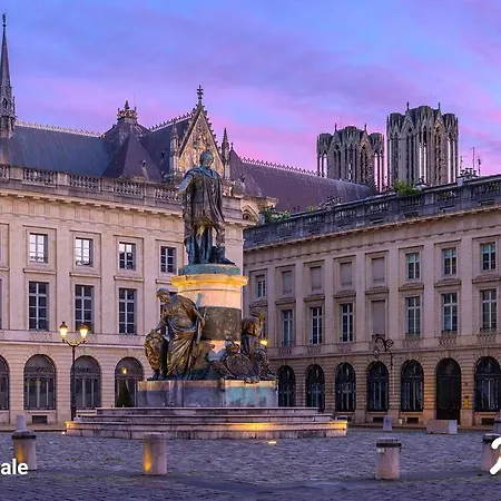 Le Cathedrale - Hypercentre - Wifi Apartman *